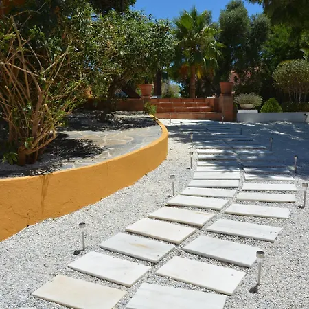 Privada Con Piscina En בית נופש