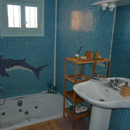 Privada Con Piscina En בית נופש *