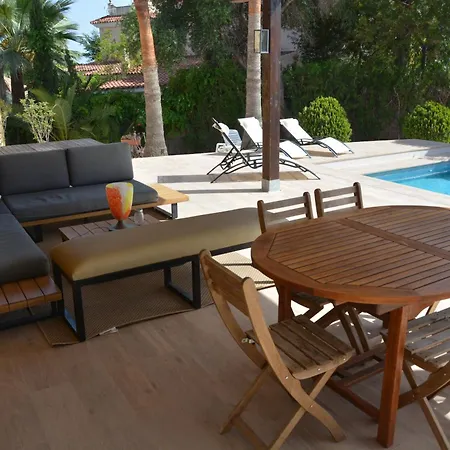 Privada Con Piscina En Marbella