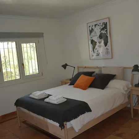 Privada Con Piscina En בית נופש *